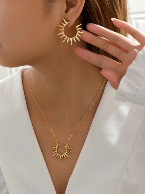 Set Gold Design, Geometric Pendant Necklace, Light Jewelry, Triangle Earrings Stud, Gold Chain With Pendant, Gold Jewelry Sets, Gold Collar, Women's Jewelry Sets, Gold Jewellery Design Necklaces