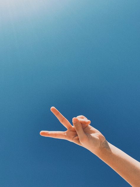 Peace sign hand clear blue sky summer sunny day sun Practice Drawing Hands, Peace Sign Hand, Drawing Hands, Practice Drawing, Sky Summer, Hand Photo, Kacey Musgraves, Clear Blue Sky, Hand Model