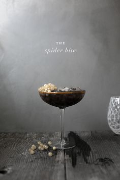 Horror Spider, Easy Halloween Cocktails, Cocktails Easy, Money Food, Spider Bite, Spider Bites, Halloween Party Dinner, Fun Money, Cocktails Recipes