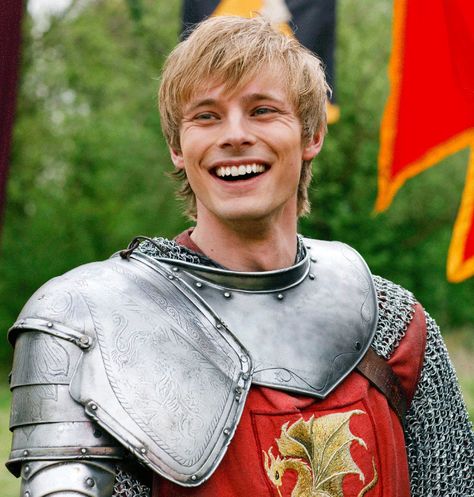 Arthur Pendragon (Merlin) Prince Arthur, Merlin Colin Morgan, Merlin Cast, Roi Arthur, Merlin Fandom, Captive Prince, Merlin And Arthur, Arthur Pendragon, Bradley James