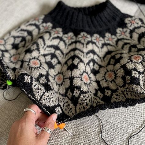 Melissa Clulow | Sonder Yarn Co. (@sonderyarnco) • Instagram photos and videos Colorwork Sweater, Punto Fair Isle, Stranded Knitting Patterns, Stranded Knitting, How To Purl Knit, Fair Isle Knitting, Knitting Charts, Top Down, Knit Outfit