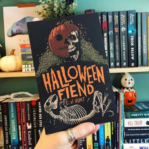 Halloween Book Recommendations, Halloween Book Aesthetic, Halloween Novels, Spooky Books, Books Halloween, Fall Books, Halloween Reading, Halloween Mystery, Mythology Books