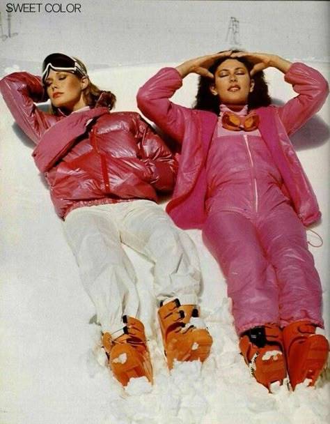 Vintage Skiing Aesthetic, Mode Au Ski, Ski Vibes, Apre Ski, Apres Ski Style, Ski Aesthetic, Ski Party, Ski Bunny, Apres Ski Party