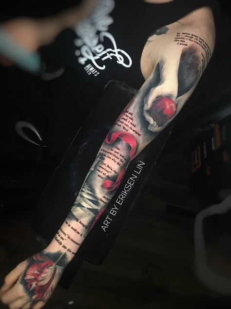 Vampire Tattoos Aesthetic, Twilight Theme Tattoo, Twilight Book Tattoo, Twilight Movie Tattoos, Twilight Aesthetic Tattoo, Matching Twilight Tattoos, Twilight Saga Tattoo Ideas, Twilight Saga Tattoos, Subtle Twilight Tattoos