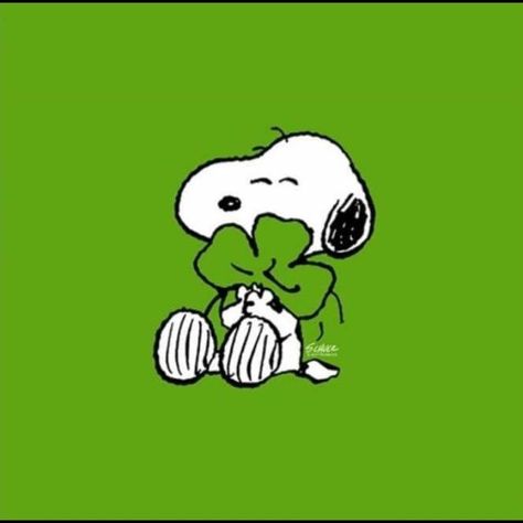 Holiday Quotes Funny, St Patricks Day Wallpaper, Snoopy Funny, Happy Birthday Friend, Happy Birthday Quotes Funny, Snoopy Images, Peanuts Cartoon, Snoopy Wallpaper, Happy Birthday Quotes For Friends