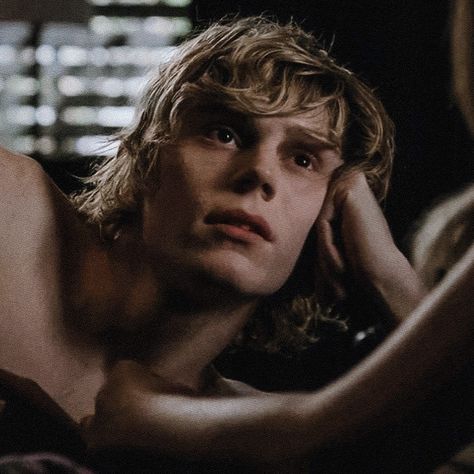 ⛧ tate langdon (evan peters) american horror story icon ⛧ Daniel Desario, Tate Ahs, Evan Peters American Horror Story, Tate And Violet, Peter Maximoff, Ian And Mickey, Tate Langdon, Evan Peters, The Perfect Guy