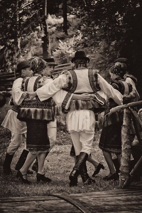 Romania People, Romanian Culture, Romanian Clothing, East Europe, European Culture, Folk Dance, Village Life, Folk Costume, Traditional Clothing