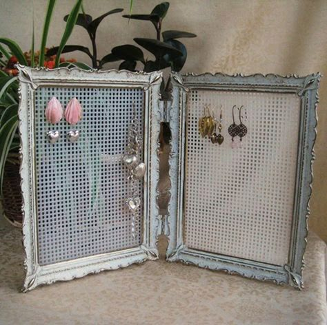 Double Picture Frame, Jewelry Display Ideas, Double Picture, Diy Jewelry Display, Diy Jewelry Holder, Craft Fair Displays, Jewelry Holders, Jewelry Organizer Diy, Metal Tree Wall Art