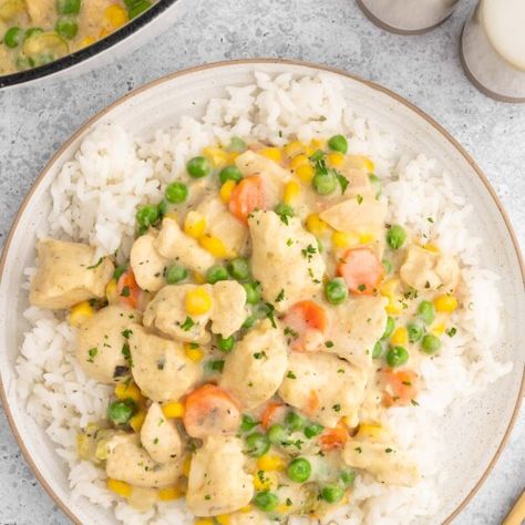 Crustless Chicken Pot Pie Recipe - The Clean Eating Couple Crustless Chicken Pot Pie, Gluten Free Chicken Casserole, Chicken Pot Pie Crust, Baked Caprese Chicken, Healthy Chicken Pot Pie, Chicken Pot Pie Filling, Clean Dinner Recipes, Low Calorie Chicken, Clean Eating Chicken