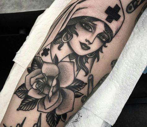 Lilith Apple Tattoo, Covi̇d 19 Tattoo Design, Old School Nurse Tattoo, Nurse Traditional Tattoo, Vintage Nurse Tattoo, Nurse Pin Up Tattoo, Traditional Nurse Tattoo, Traditional Tattoo Nurse, Nurse Tattoo Ideas