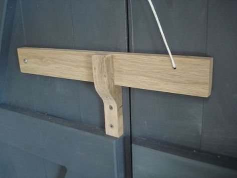 Shed Door Lock Ideas, Diy Shed Door, Driveway Gate Diy, Sliding Barn Door Lock, Wooden Hinges, Barn Door Latch, Barn Door Locks, Shed Door, Gate Handles