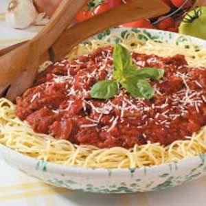 Spicy Spaghetti Sauce Spicy Spaghetti Sauce Recipe, Spicy Spaghetti Sauce, Homemade Ragu, Spicy Spaghetti, Ragu Sauce, Chili Sauce Recipe, Spaghetti Sauce Recipe, Fettuccine Alfredo, Pasta Sauce Recipes