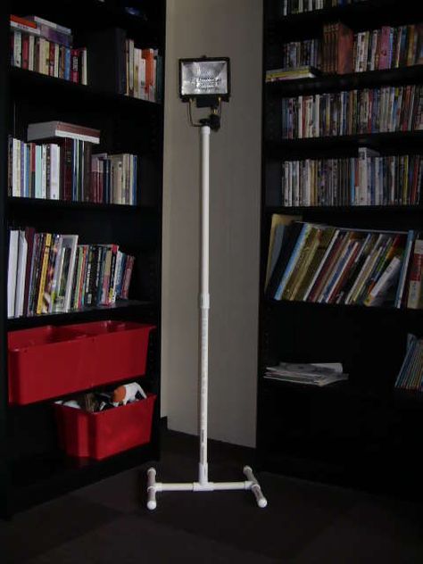 Build a Versatile PVC Light Stand for Under $5. Just built 3. Diy Studio Lighting, Photoshoot Hacks, Banner Holder, Pvc Pipe Projects, Pvc Projects, Diy Pictures, Photography Light, Light Stand, Foto Tips