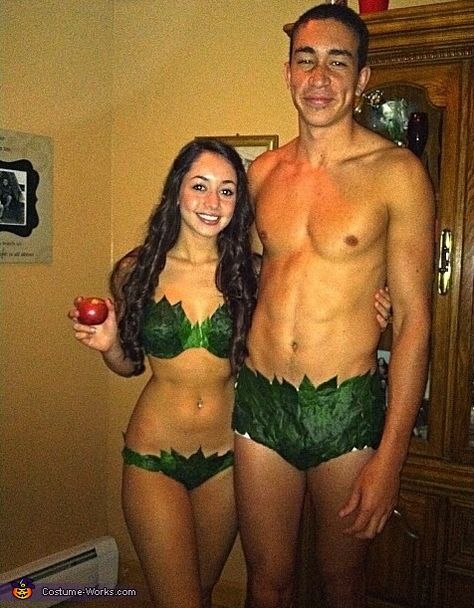 Adam And Eve Costume, Easy Girl Halloween Costumes, Bff Design, Girl Group Halloween Costumes, Halloween Costumes Women Creative, Easy College Halloween Costumes, Eve Costume, Apple Costume, 2015 Halloween Costumes