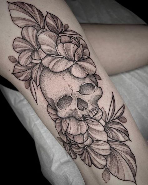 𝔅𝔯𝔦 𝔉𝔩𝔢𝔱𝔠𝔥𝔢𝔯 on Instagram: "Had so much fun with this one🌿💀 thank you Cassie for always trusting my work and sitting so good! #stippling #stippletattoo #skulltattoo #floraltattoo #floraldesign" Stipple Skull Tattoo, Stipple Tattoo Sleeve, Stipple Tattoo Flash, Stippling Flower Tattoo, Stipple Flower Tattoo, Stipple Tattoo Design, Carrie Tattoo, Stipple Shading Tattoo, Stipple Tattoo