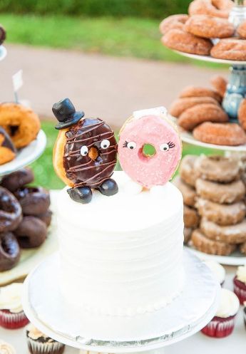 Bride and Groom doughnut cake toppers! (Pawleys Island Bakery) @sarabethphoto Wedding Cakes With Donuts On Top, Wedding Doughnut Cake, Wedding Donuts Ideas, Donut Cake Wedding, Donut Cake Ideas, Fun Wedding Cakes, Doughnut Wedding Cake, Wedding Highlight Video, Donut Wedding Cake