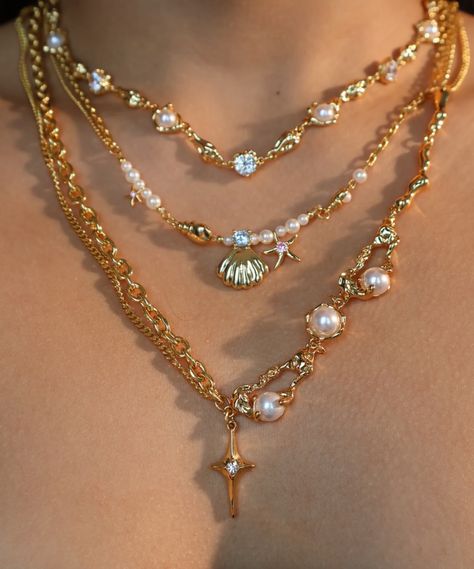 Julery Aesthetic, Golden Accessories, Golden Jewellery, Xoxo Jewelry, Dope Jewelry Accessories, Preppy Jewelry, Pretty Jewelry Necklaces, Back Necklace, Jewelry Accessories Ideas