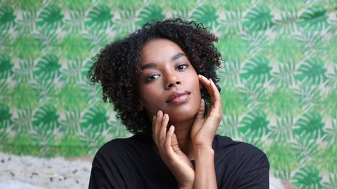 9 Things WOC Need To Know Before Using A Diffuser On Natural Hair, According To A Stylist Makeup For Brown Skin, Hair Diffuser, Textured Curly Hair, Best Drugstore Makeup, Nappy Hair, Brown Skin Makeup, Natural Hair Care Tips, Scalp Scrub, 4c Hair