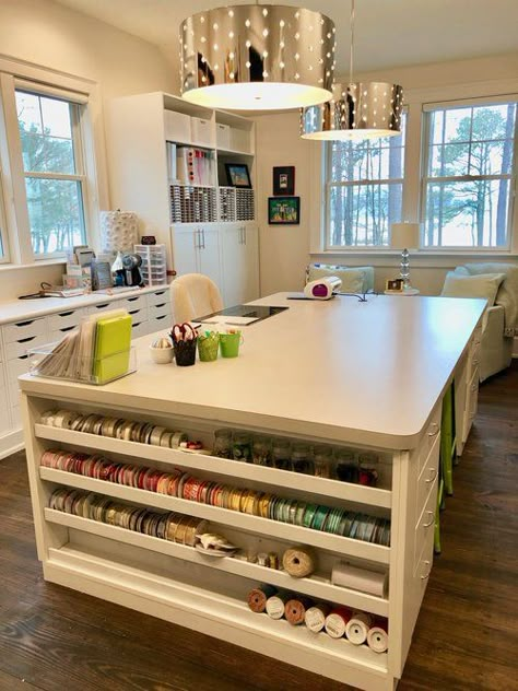 Organizing a craft room — Positively Jane Toy Room Built Ins, Office Craft Room Combo, Sewing Room Inspiration, Craft Shed, Craft Sewing Room, Sewing Craft Room, Sewing Room Design, Dream Craft Room, Craft Room Design