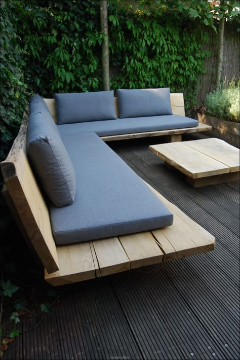 Garden Sofa Diy, Outdoor Sofa Diy, Design Per Patio, Diy Outdoor Seating, Sofa Design Ideas, Budget Patio, Outdoor Couch, Diy Garden Furniture, Diy Sofa