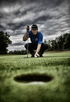 Golf Sr Pictures, Senior Picture Ideas For Golfers, Cool Golf Photos, Golf Action Shots, Golfer Senior Pictures, Golf Graduation Pictures, Senior Boy Golf Photos, Golf Picture Poses, Golf Photography Ideas