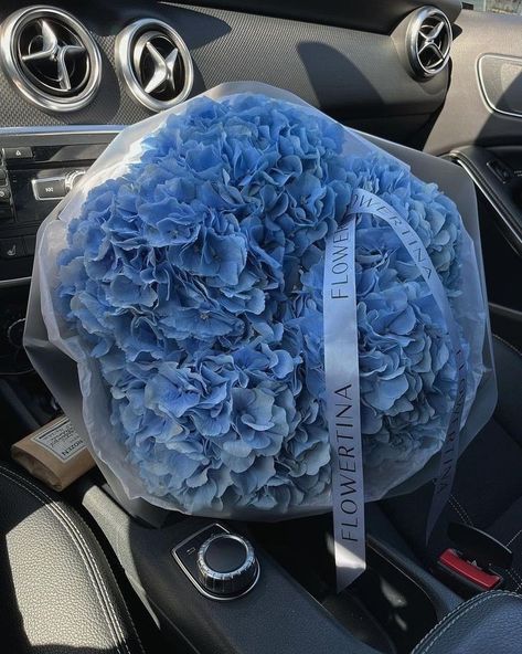 Flower Boquet, Luxury Flower Bouquets, Hydrangea Bouquet, Boquette Flowers, Cute Birthday Gift, Flower Therapy, Beautiful Bouquet Of Flowers, Nature Plants, Blue Hydrangea