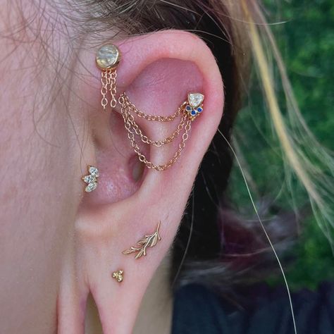 Industrial Bar Earring, Industrial Earrings, Industrial Piercing Jewelry, Piercing Inspo, Forward Helix Piercing, Cool Ear Piercings, Ear Style, Forward Helix, Industrial Piercing