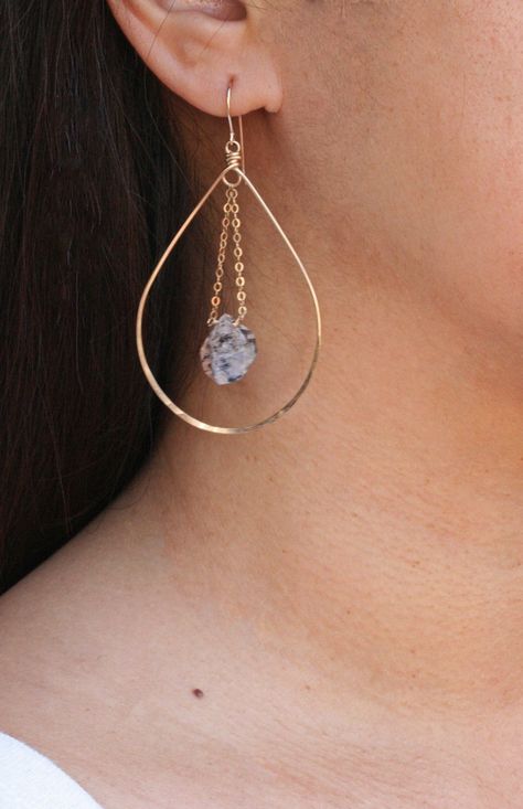 Diamond Earrings Gold, Raw Crystal Earrings, Herkimer Diamond Earrings, Earrings Gold Hoop, Hammered Earrings, Diy Wire Jewelry, Wire Work Jewelry, Earrings Inspiration, Handmade Wire Jewelry