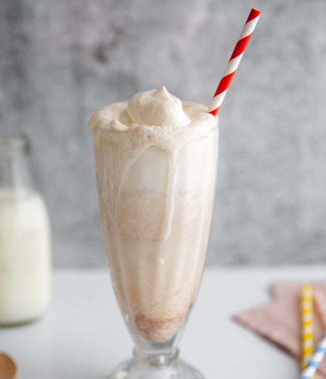 No-Ice-Cream-Needed Vanilla Milkshake Milkshake Recipe Without Ice Cream, Ice Cream Milkshake Recipe, Easy Shake Recipes, Homemade Milkshake Recipe, Coffee Milkshake Recipe, Vanilla Milkshake Recipe, Milkshake Recipe Easy, Homemade Milkshake, Df Recipes