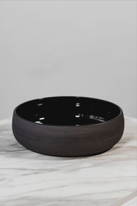 Black Fruit Bowl Black Ceramic Bowl, Black Clay Ceramics, Black Ceramics, Plates Ceramic, Black Ceramic, Black Pottery, Pottery Fruit Bowl, Black Clay Pottery, Ceramic Fruit Bowl