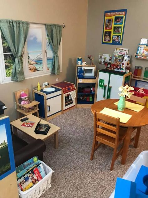 Home Living Area Preschool, Centers Classroom Setup, Home Living Center Preschool, Dramatic Area Preschool Ideas, Preschool Cozy Corner, Preschool Classroom Set Up, Preschool Setup, Prek Classroom Setup, Home Corner Ideas Early Years