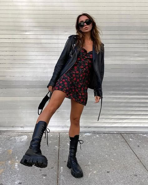 #INFLUENCERINSPO WEEKLY ROUND-UP - brunettes have more fun Sundress And Doc Martens, Red Hot Chili Peppers Concert Outfit, Punk Rock Concert Outfit, 90s Attire, Mode Edgy, Spain Vibes, Look Da Festival, Concert Clothes, Expensive Things