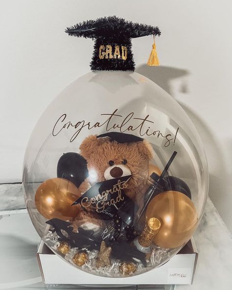 Graduation Balloon Gift, Diy Graduation Party Decor, College Graduation Party Ideas, Stuffed Balloons, Graduation Box, College Graduation Party, Balloon Gifts, Graduation Party Games, Balloon Bouquet Diy