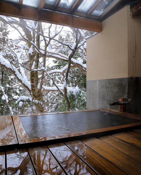 Spa Style Bathroom, Japanese Hot Springs, Outdoor Tub, Outdoor Baths, Dream Bath, Tiny House Decor, Cute Bedroom Decor, Japanese Interior, Tiny House Cabin