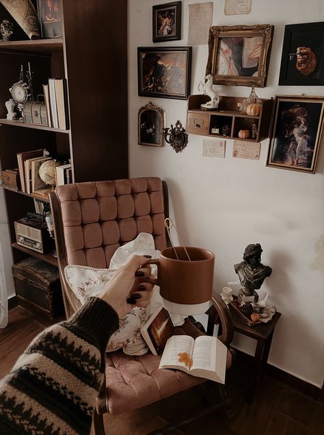 Academia Rooms, Light Academia Interior, Dark Academia Rooms, Academia Apartment, Room Aesthetic Dark, Academia House, Grandma Era, Dark Academia Interior, March Outfits