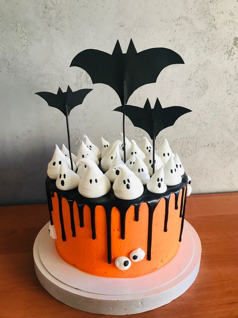 Halloween Fondant Cakes, Halloween Cake Designs Easy, Halloween Birthday Cakes For Kids, Halloween Cakes Ideas, Halloween Fondant Cake, Halloween Birthday Party Ideas, Halloween Cake Design, Halloween Cake Ideas, Pasteles Halloween