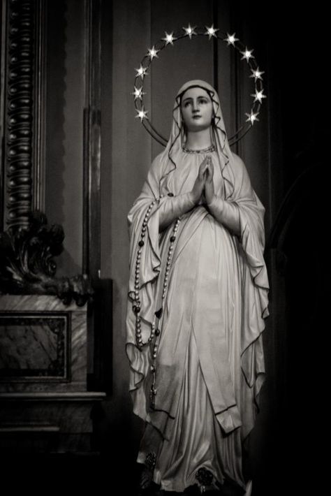 Blessed Mother Statue, Catholic Doctrine, Mother Mary Images, Virgin Mary Statue, Mama Mary, Mary Statue, Jesus And Mary Pictures, Queen Of Heaven, Mother Of God