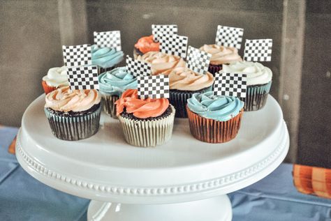 Racing Birthday Decorations, Cupcake Race Car, Race Car Themed Cupcakes, Racing Cupcakes Ideas, Two Fast Cupcakes Birthday, Race Theme Cupcakes, 2 Fast Cupcakes, Race Car Birthday Cupcakes, Fast One Birthday Cupcakes