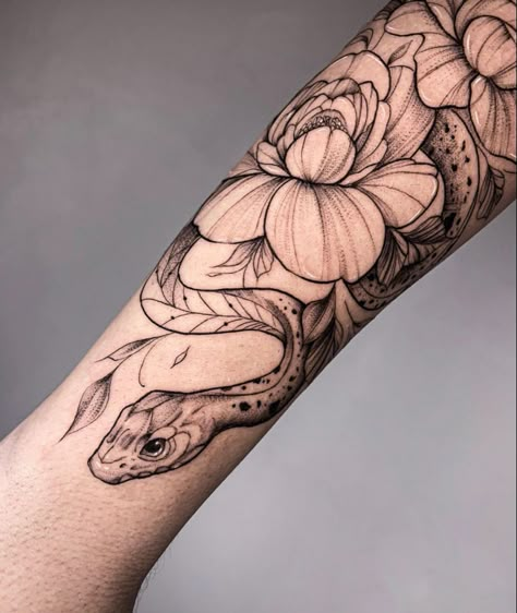 Snake Tattoo Sleeve, Snake And Flowers Tattoo, Around Arm Tattoo, Medusa Tattoo Design, Mysterious Creatures, Snake Tattoos, Serpent Tattoo, Snake Tattoo Design, Floral Tattoo Sleeve