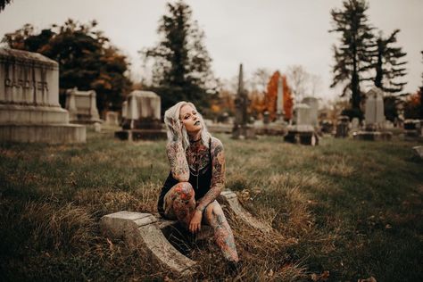 Graveyard Aesthetic Photoshoot, Halloween Photoshoot Cemetary, Gothic Cemetery Photoshoot, Goth Cemetery Photoshoot, Cemetary Photoshoot Goth, Creepy Photography, Cemeteries Photography, Witch Photos, Gothic Photography