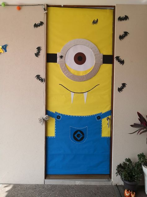 Minion Door, Minions Halloween, Xare, Halloween Classroom Decorations, Minion Halloween, Red Ribbon Week, Halloween Door Decorations, Halloween Door, Door Decoration