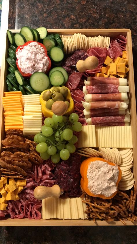 Board Of Cheeses And Meats, Meats And Cheese Charcuterie Board, Charcuterie Board Tailgate, Rectangle Cheese Board Ideas, Shacootery Board Ideas, Cheese And Cracker Tray For Wedding, Appetizers Trays Ideas, Cheese Graze Board, Costco Grazing Board