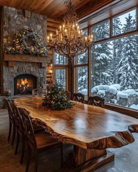 Log Home Christmas, Log Cabin Dining Room, Cabin Dining Room, Cabin Homes Interior, Montana Homes, Cabin Living Room, Interiors Dream, Log Cabin Homes, Cottage Interiors