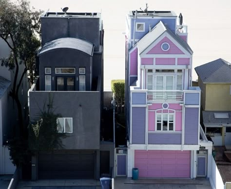 Manson House, Pink Black Aesthetic, Vampire Mansion, House Meme, Balan Wonderworld, Katya Zamolodchikova, Black Batman, Trixie Mattel, Hilarious Tweets