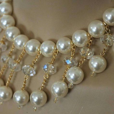 Long Earrings Wedding, Pearl Bib Necklace, Beads Craft Jewelry, Jewelry Editorial, Jewellery Sketches, Horn Necklace, Homemade Jewelry, Necklace Pearl, Bridal Jewellery