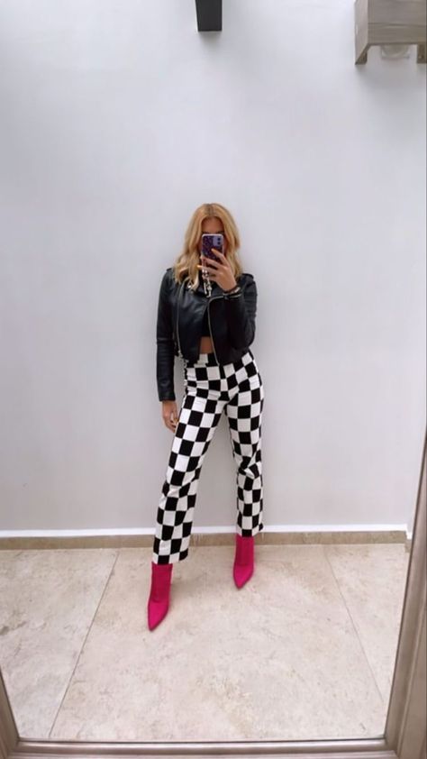 Edgy Barbie Aesthetic, Checkered Pants Outfit, Checkered Outfit, Photo Outfit, Dressed To Kill, Closet Fashion, Colourful Outfits, Looks Style, Outfits Casuales