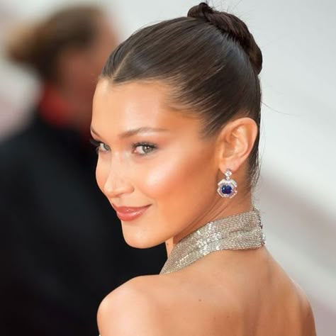 Bella Hadid Updo, Bella Hadid Bun, Bella Hadid Hairstyles, Bella Hadid Hair, Hottest Haircuts, Haircuts For 2023, Inspiring Hairstyles, Hot Haircuts, Red Carpet Hair