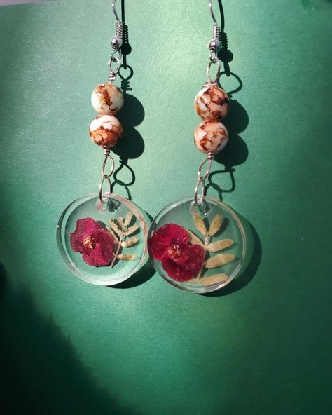 Send me DM to have it .Free Shipping in EU . Dried pressed flowers, beads and resin .Hanging and beautiful, unique piece only for you ❤️ Resin Hanging, Flowers Beads, Dried Pressed Flowers, Dried And Pressed Flowers, Pressed Flowers, Send Me, Handmade Earrings, Unique Pieces, Beads