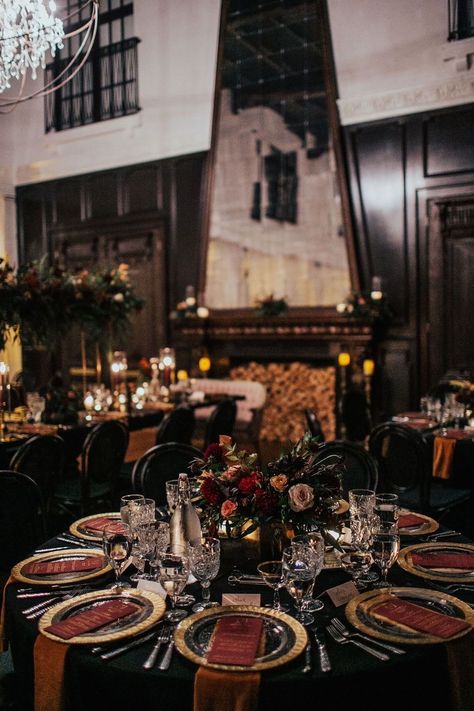 Dark Academia Wedding Table Decor, Black Burgundy Gold Wedding Table, Moody Romance Wedding Centerpieces, Green Gold Red Wedding, Emerald Moody Wedding, Dark Sultry Wedding, Black Gold Red Green Wedding, Black Moody Wedding Decor, Dark Italian Wedding