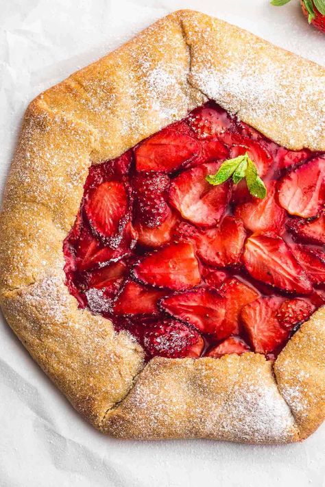 Homemade Strawberry Galette with flaky buttery crust, and a sweet strawberry filling. It's so easy to make, and makes a beautiful dessert to serve at any occasion. Galette Filling Ideas, Fruit Gallette Recipe Easy, Fresh Strawberry Puff Pastry, Strawberry Gallette Recipe Easy, Galette Recipe Desserts, Easy Fruit Galette, Strawberry Galette Puff Pastry, Strawberry Galette Recipe, Strawberry Galette